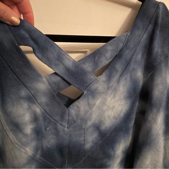 Comfy, cozy, sweatshirt project brand, criss cross back, plus, XL, beach nights - Picture 6 of 7